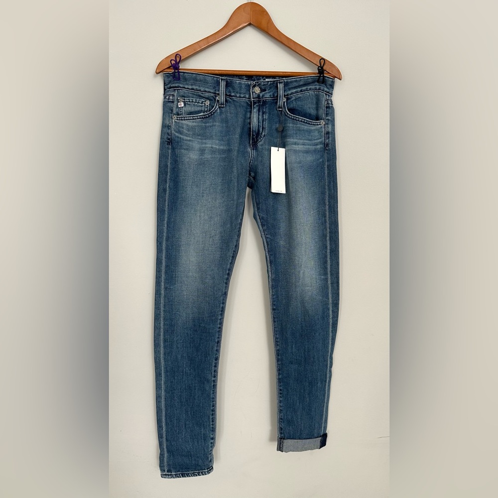 NWT. AG The Nikki Relaxed Skinny. Size 27
